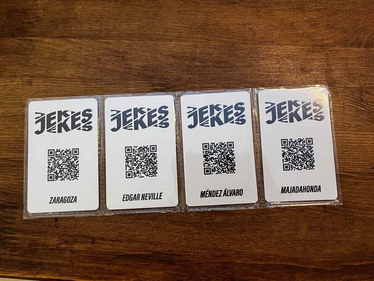 Cartes NFC personnalisées pour Jekes, une par établissement