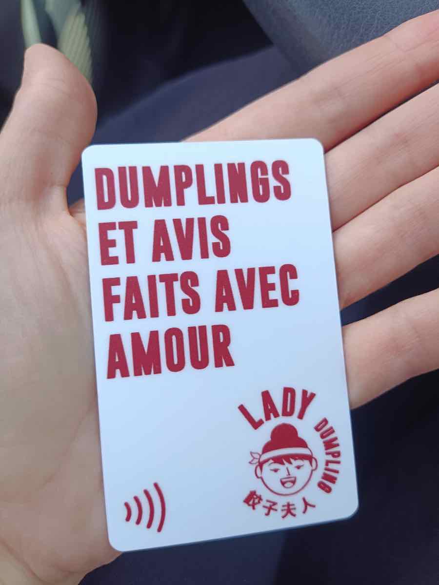 Carte NFC Lady Dumpling en français : « Dumplings et avis faits avec amour »