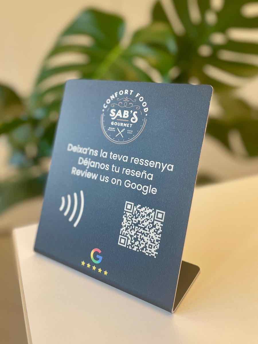 Stand NFC de comptoir personnalisé pour Sab's Gourmet